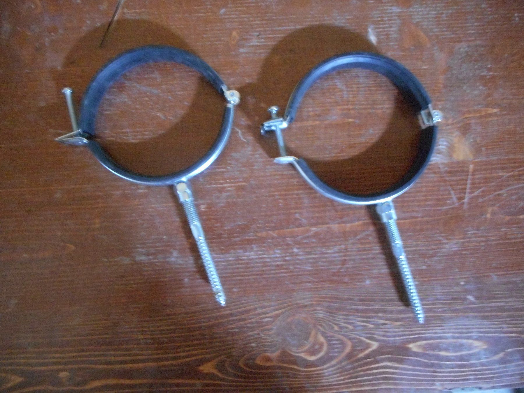 Supporti a parete: 2x Rohrschelle Durchmesser 12cm – Usato da Bretzwil venduto da gbfluck 1