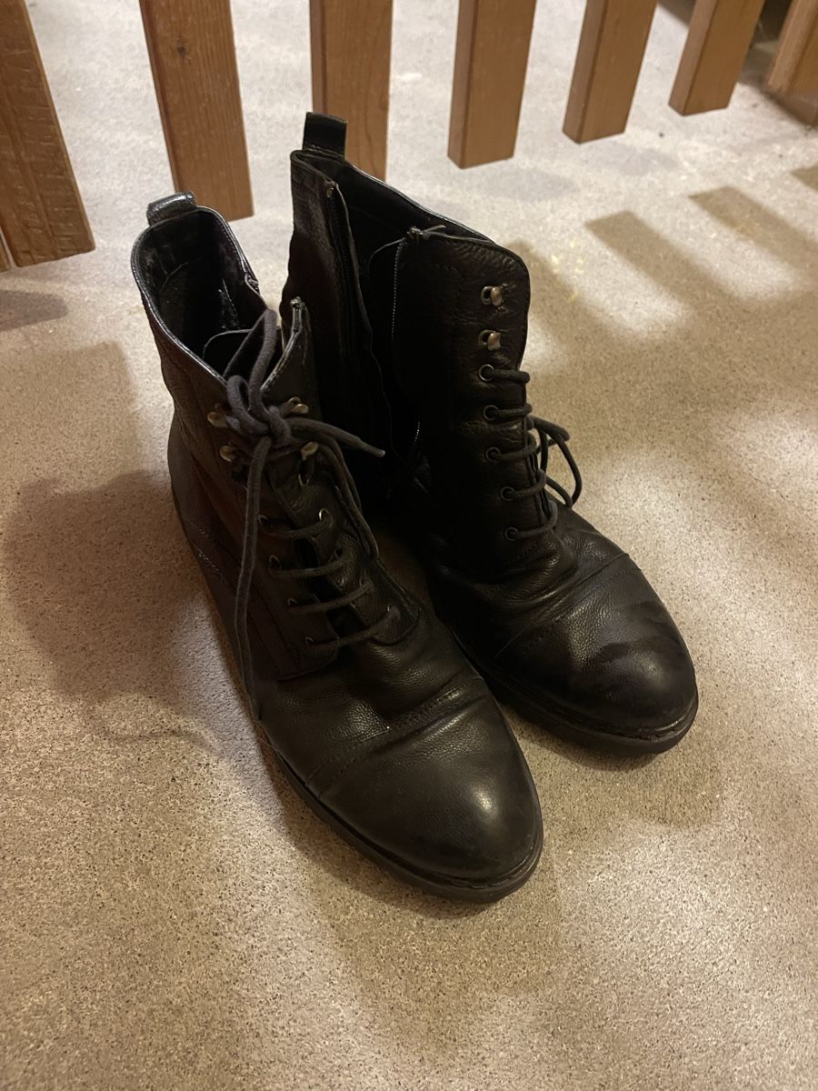 Globus Scarpe da donna: Schwarze Winterboots von Globus, echt Leder, Gr 39 – Usato da Horgen venduto da Ed0 1