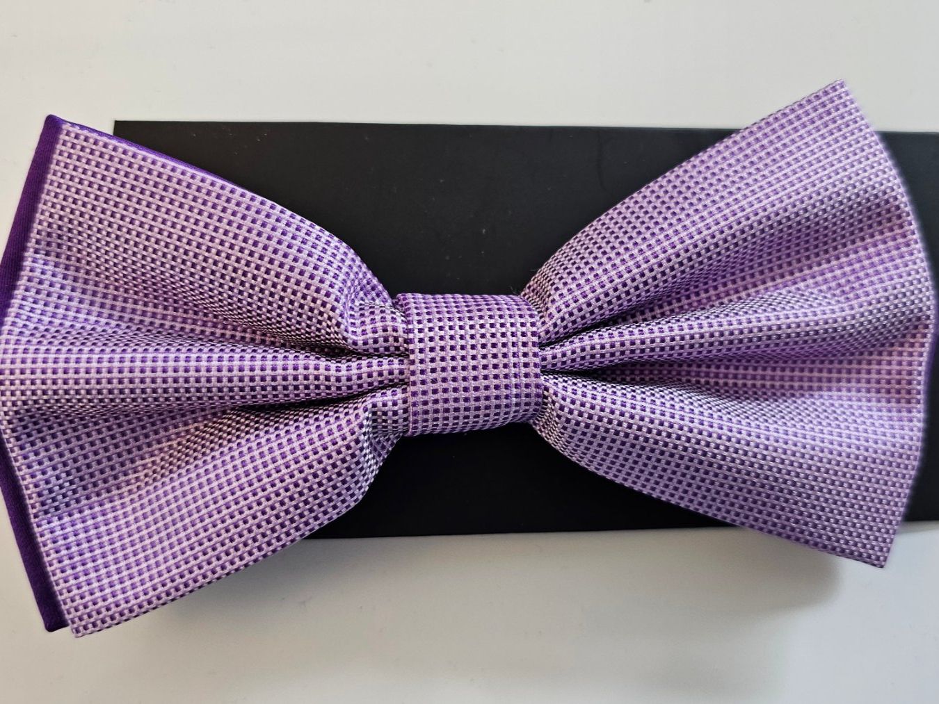 Cravatte: Fliege viola weiss neu u originalverpackt – Nuovo e nell'imballaggio originale da Fehraltorf venduto da herrenaccessoirsking