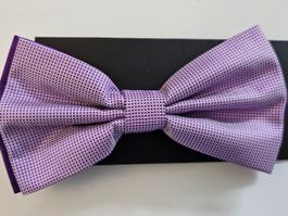 Fliege viola weiss neu u originalverpackt