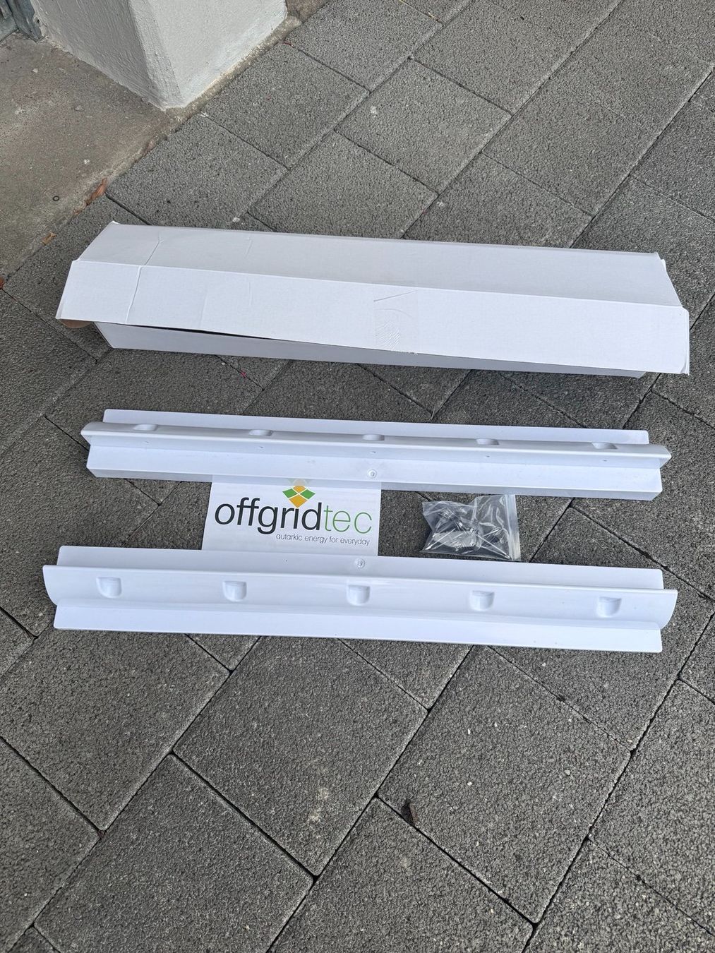 Wandhalterungen: Offgridtec Solarpanel-Halterung 68 cm weiss – Neu (gemäss Beschreibung) aus Mehlsecken von xwing-crew
