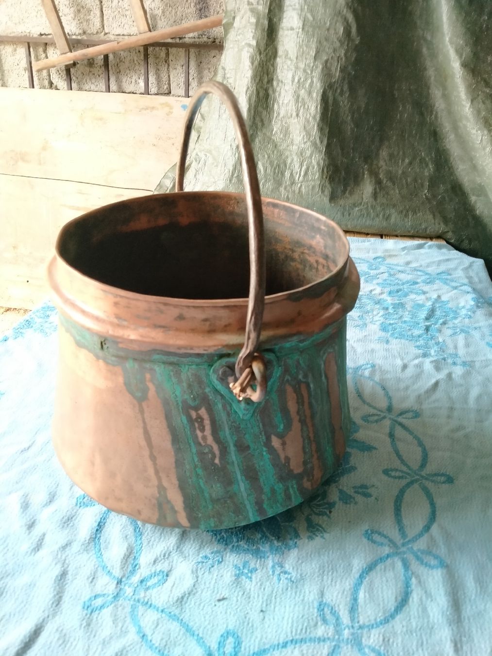 Pentole: chaudron en cuivre – Usato da Miège venduto da sorman 1