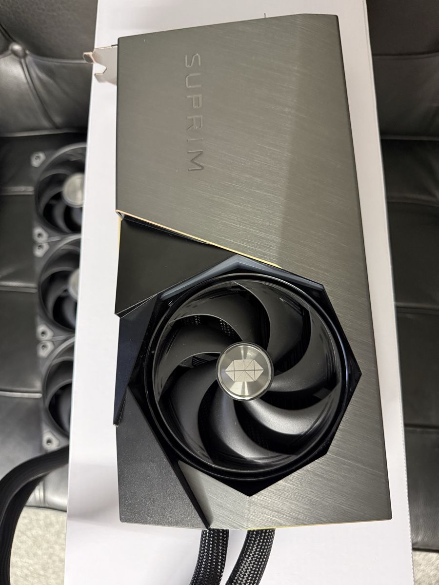 MSI Schede grafiche: MSI GeForce RTX 5080 SUPRIM LIQUID SOC – Usato da Zürich venduto da Anelly 1