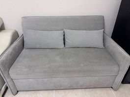 Schlafsofa grau ausziehbar mit zwei Kissen guter Zustand