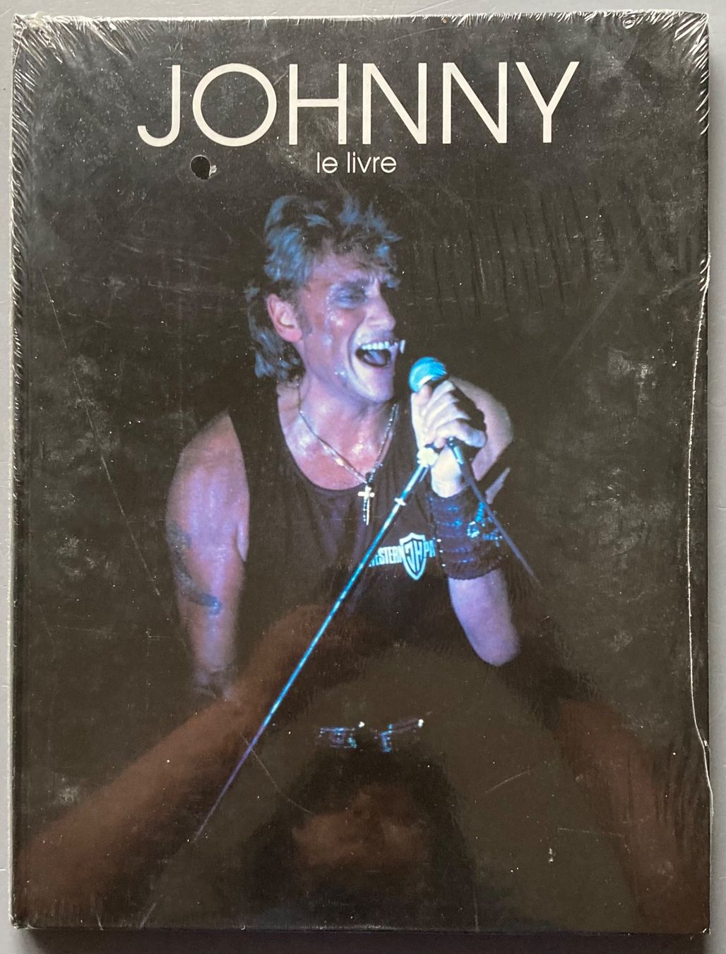 Libri: JOHNNY HALLYDAY - LE LIVRE – Nuovo e nell'imballaggio originale da Poliez-Pittet venduto da Newtown-Records