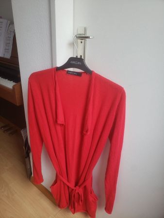Marc Cain N3 (38) Jacke Kaschmir, rot Ukraine Spende
