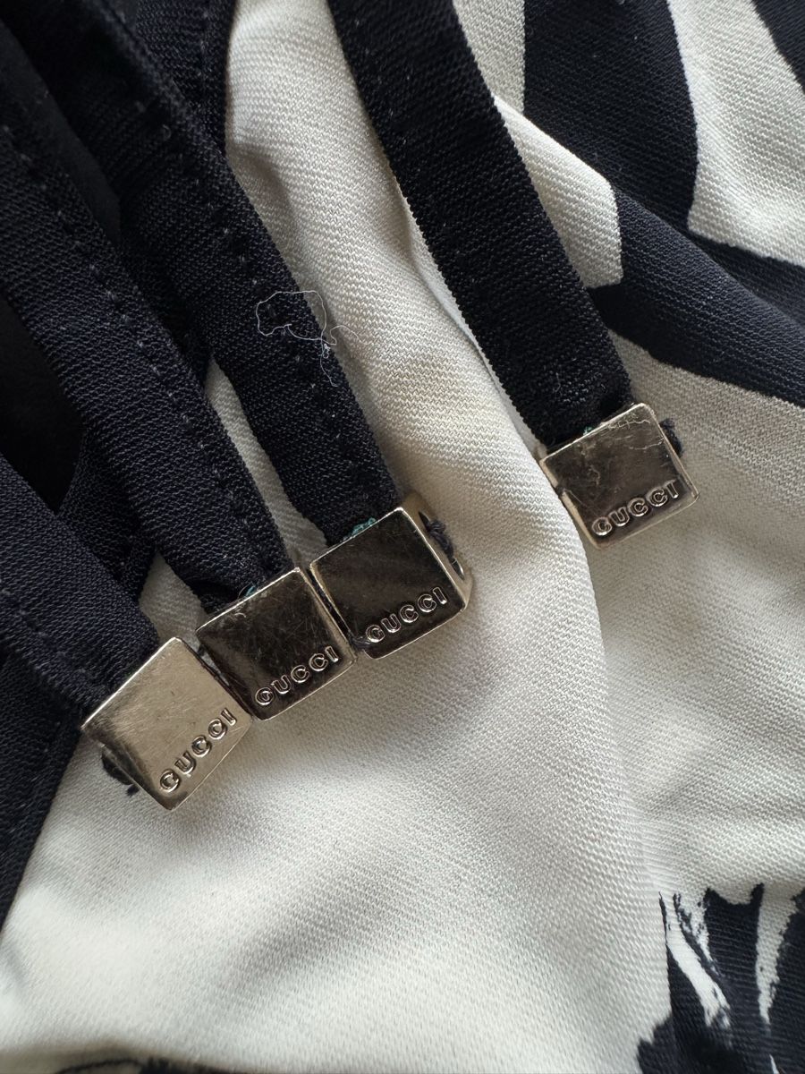 Gucci Costumi da bagno & Bikini: Gucci Bikini schwarz weiss Blumenmuster – Nuovo (secondo la descrizione) da Zürich venduto da Jen10 1