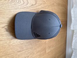Adidas Flexfit Cap Grau S/M – sehr guter Zustand