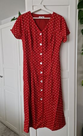 Neu - Rotes Pünktchenkleid von Rihoas, Gr. M
