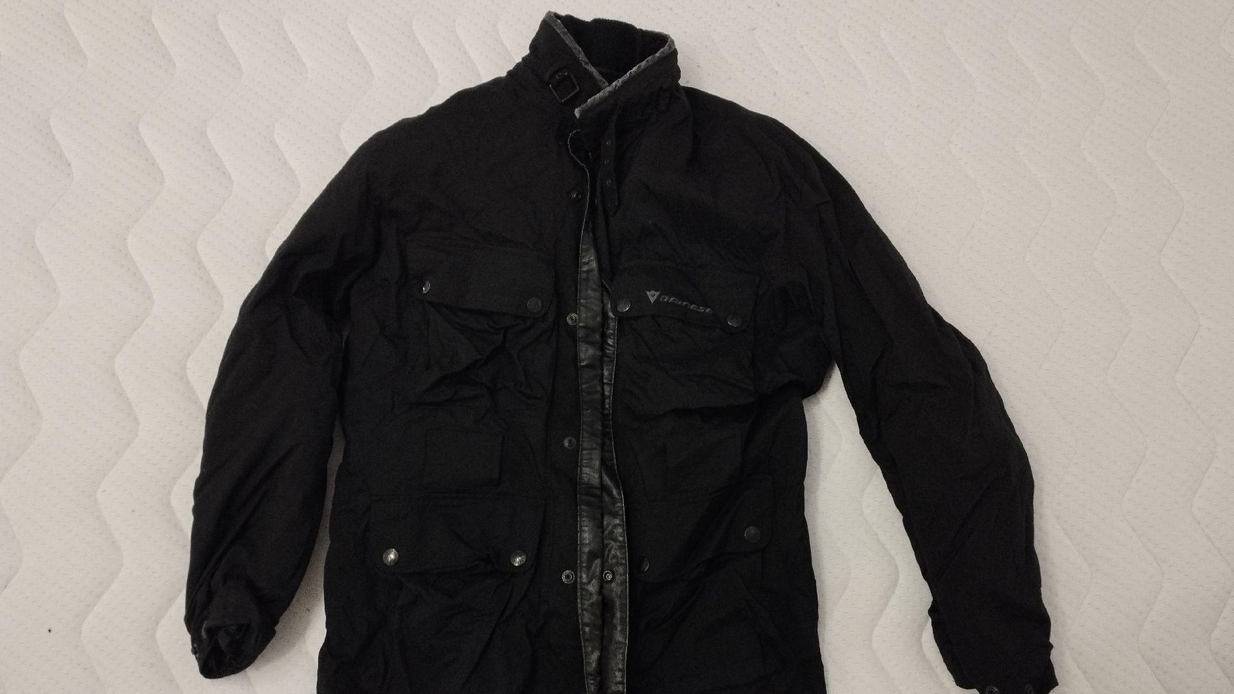 Dainese Giacche: Schwarze Dainese Motorradjacke, Grösse 48 – Usato da Basel venduto da Schof 1
