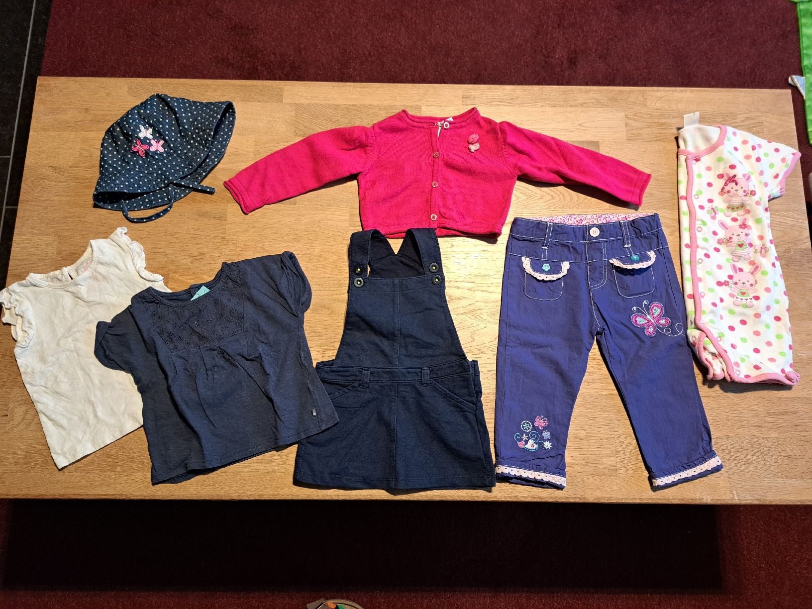 C&A Ensembles coordonnés: Mädchen Kleiderpaket, Grösse 80, Tshirt, Kleid, Hose, Jacke – D'occasion à Bergdietikon par Staphylococcus