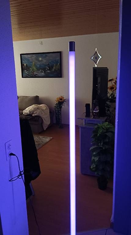 Lampade: Stehleuchte Neon Violett – Nuovo (secondo la descrizione) da Oberburg venduto da Blood-Black-Devil 4