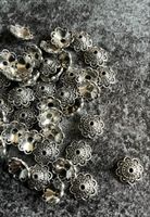 Grosses Lot Bead Caps / Perlenkappen silberfarben –Basteln