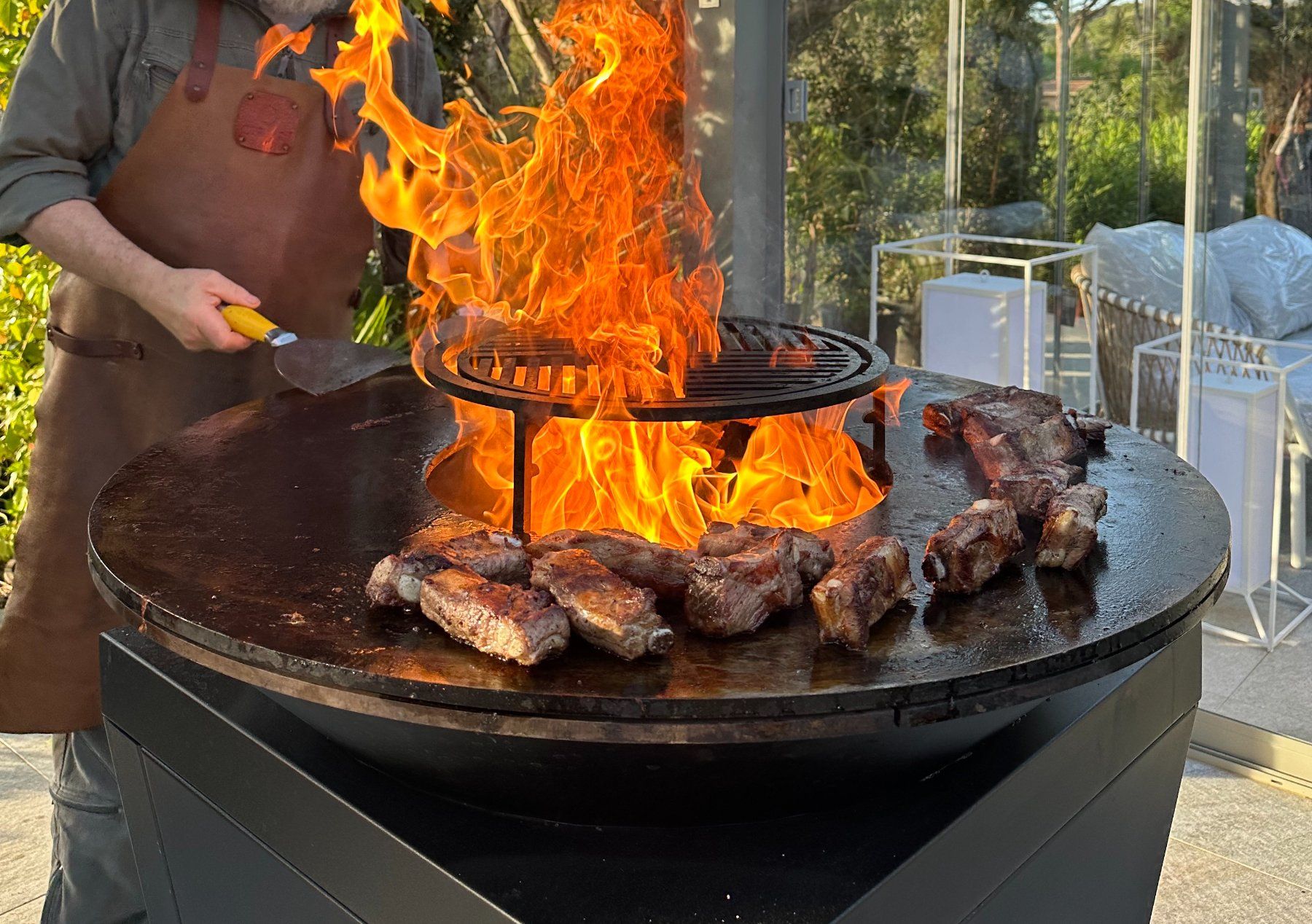 Bracieri: Feuerschale mit Kochplatte - Grillplatte - Corten/Schwarz – Nuovo e nell'imballaggio originale da Nottwil venduto da apa_gr27