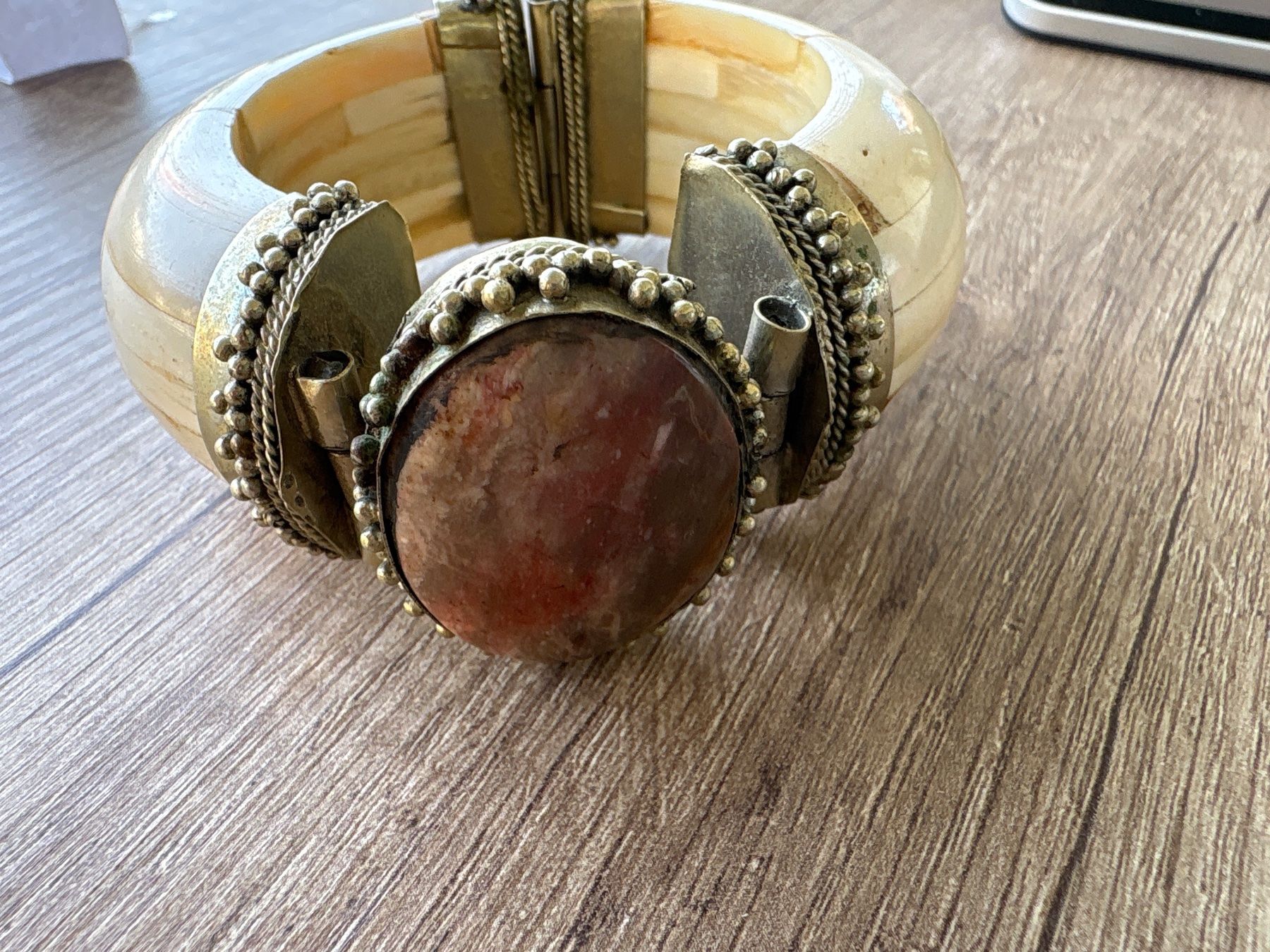 Bracelets: Armreif mit Speziellemstein – D'occasion à Schübelbach par S1CH