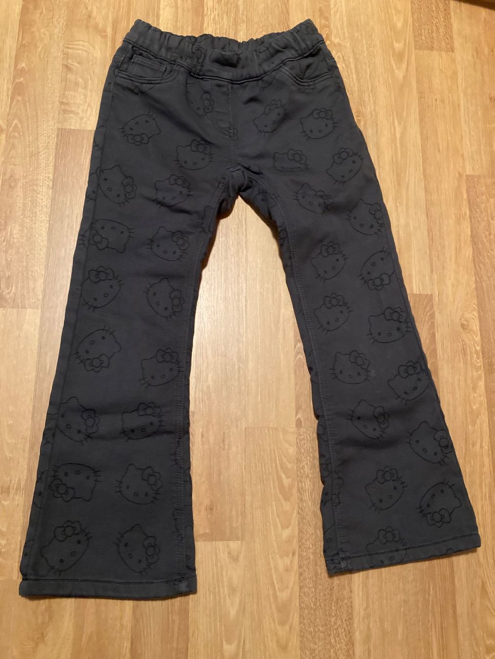Hosen: Hello Kitty Thermohose Gr. 128 – Gebraucht aus Emmenbrücke von JJ_89