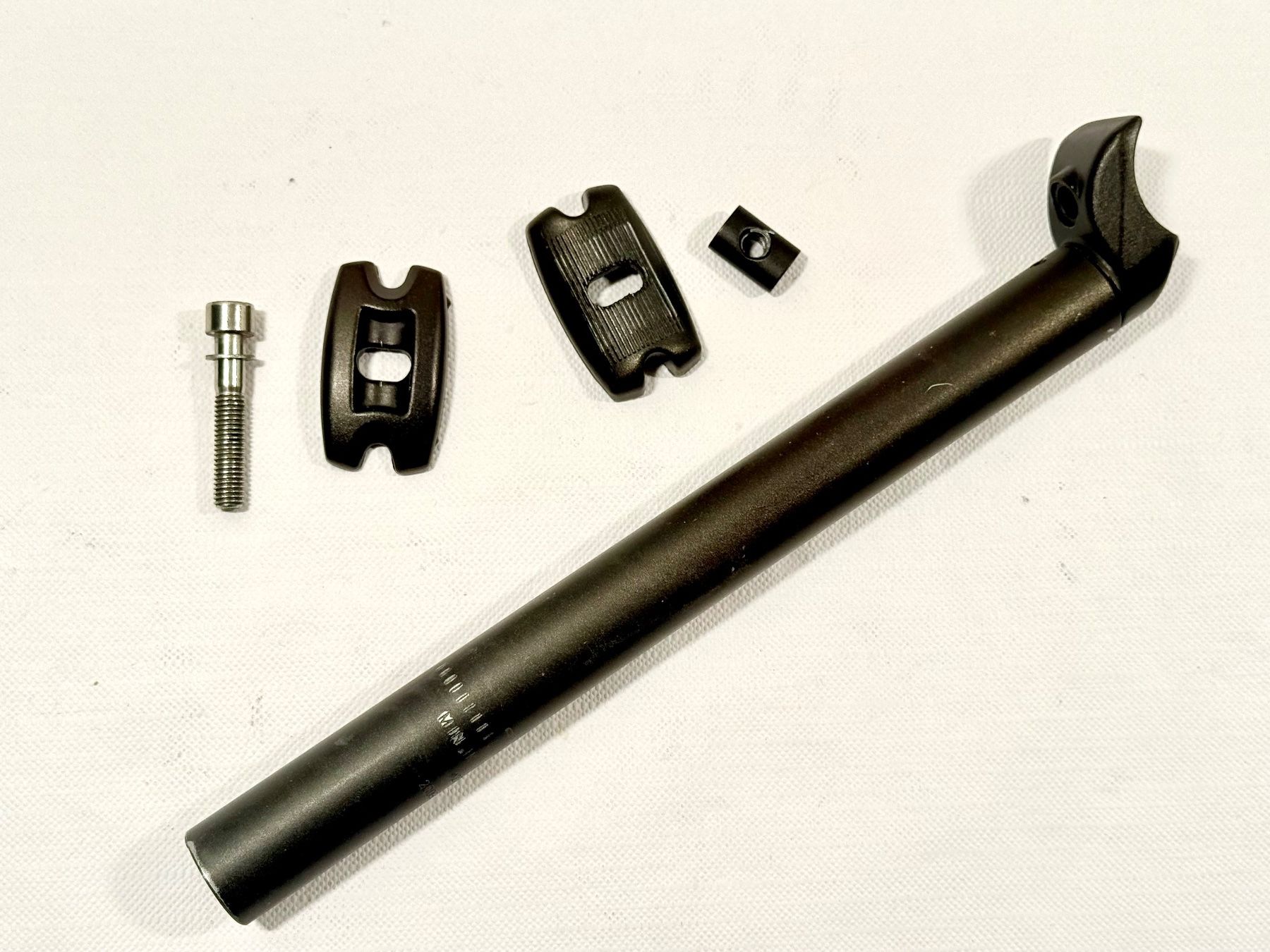 Pezzi di ricambio: UNKNOWN Sattelstütze Schwarz 27.2 mm / 2602 – Usato da Luzern venduto da bikeandbeltcom