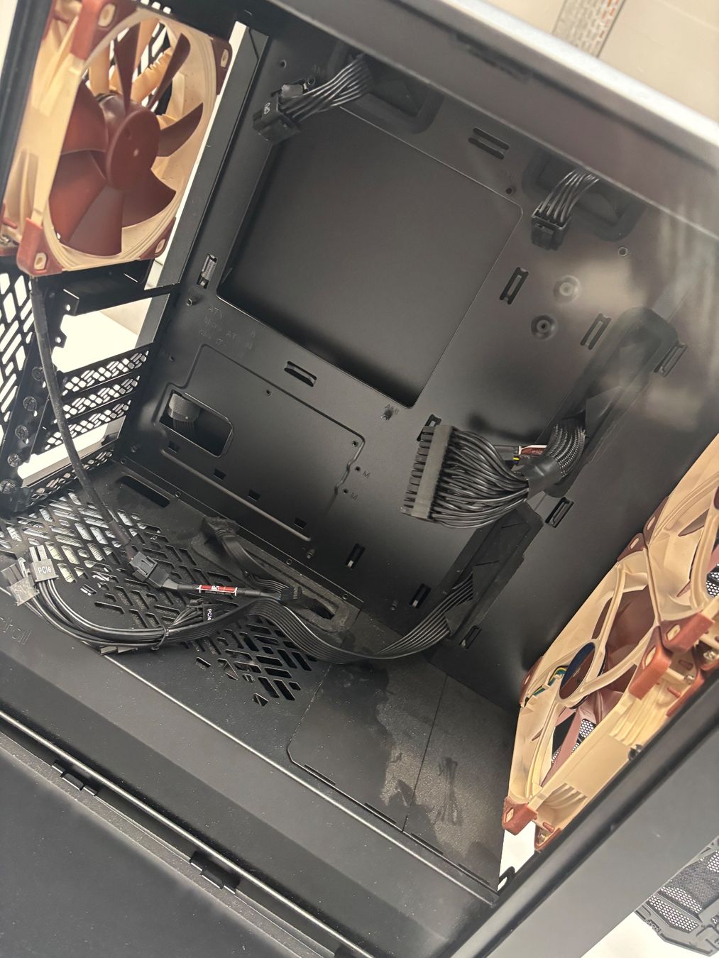 Fractal Custodie: Fractal PC Case inklusive Corsair Netzteil – Usato da Zürich venduto da mar_hs6l 3