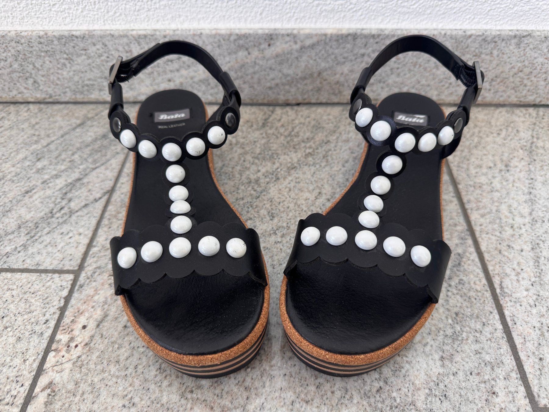 Scarpe da donna: Bata Plateau Sandalen mit Perlen, Gr. 38 – Nuovo (secondo la descrizione) da Zollikon venduto da Krenapf 4