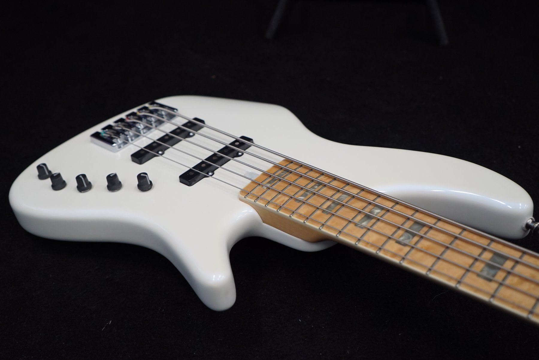 Musikinstrumente: Tino Tedesco 5 String Custom  jazz Bass White mit Bag – Gebraucht aus Ortschwaben von Musictrade 3