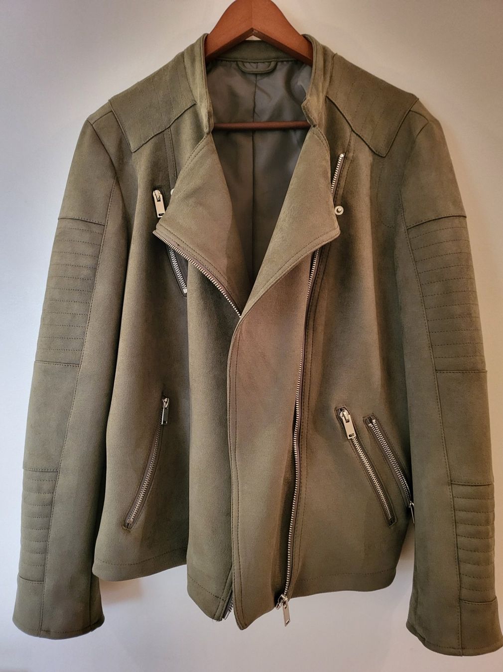 C&A Jacken: Schöne Biker Jacke olivgrün C&A – Neu (gemäss Beschreibung) aus Basel von sci_67ms