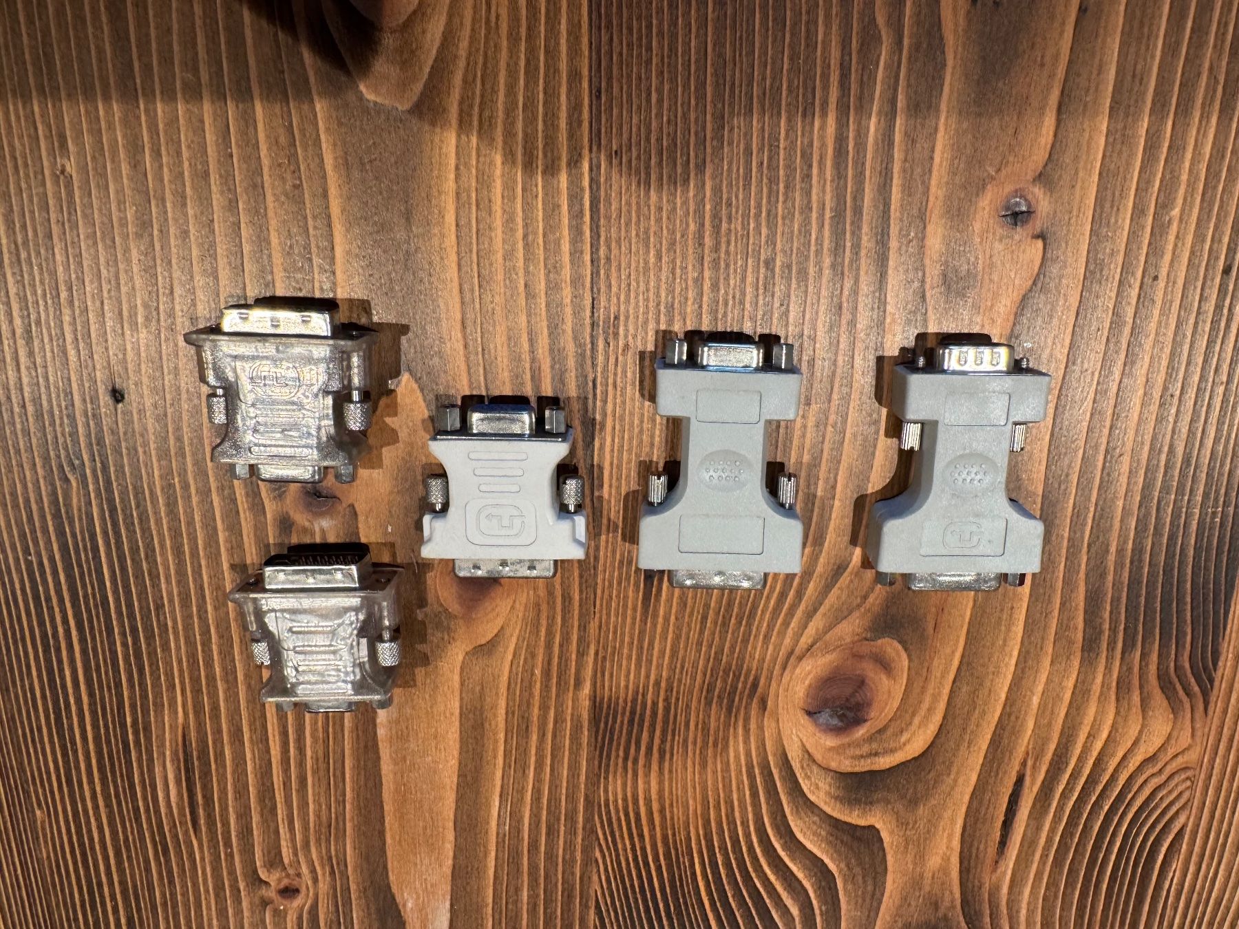 Laufwerke & Adapter: Diverse DVI/VGA Adapter , 5 Stk., Top Zustand – Gebraucht aus Arisdorf von imbeck