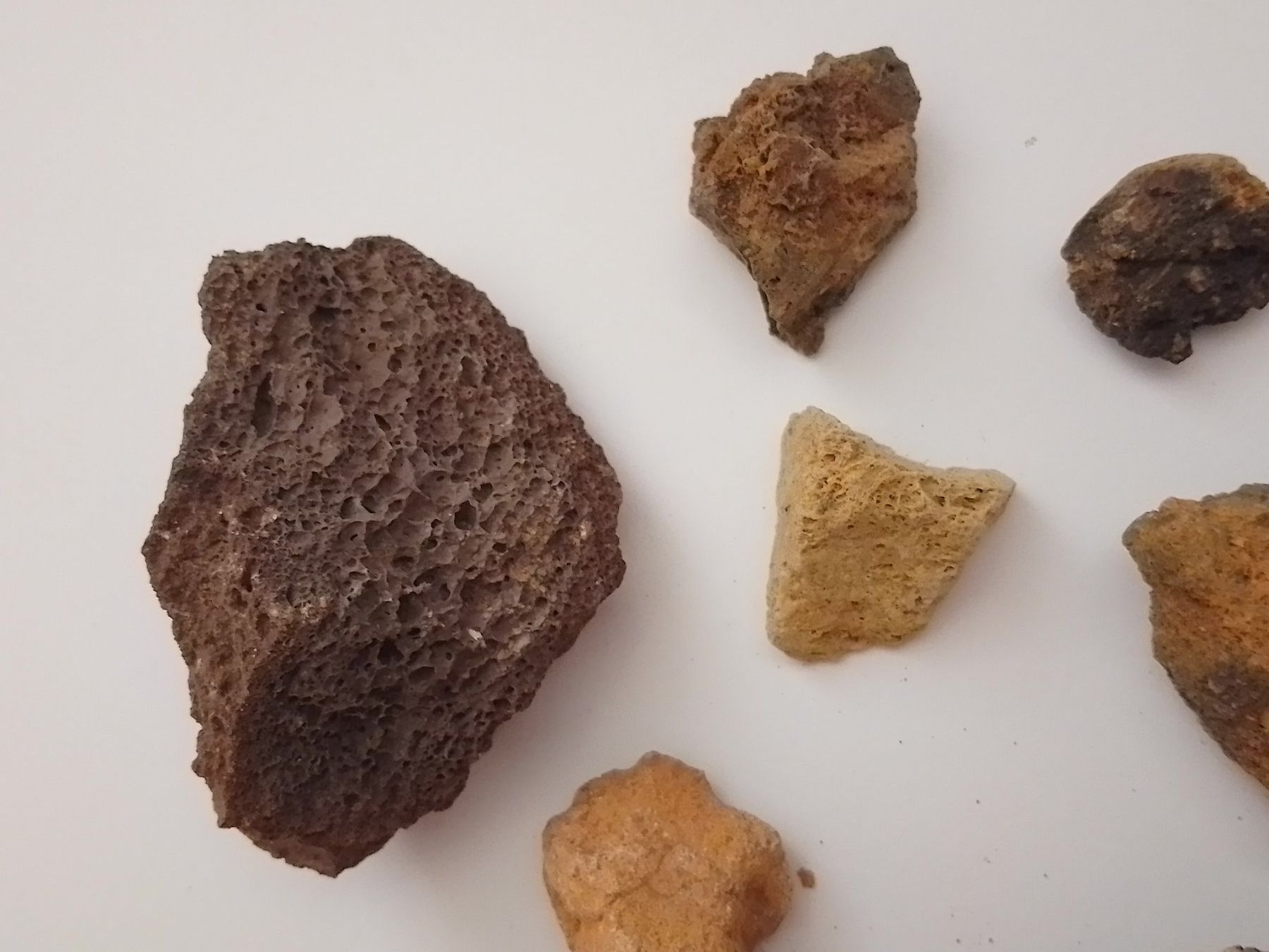 Minerali & Pietre curative: Pierres volcaniques - Vulkangestein – Usato da Echandens venduto da Gamora32 2
