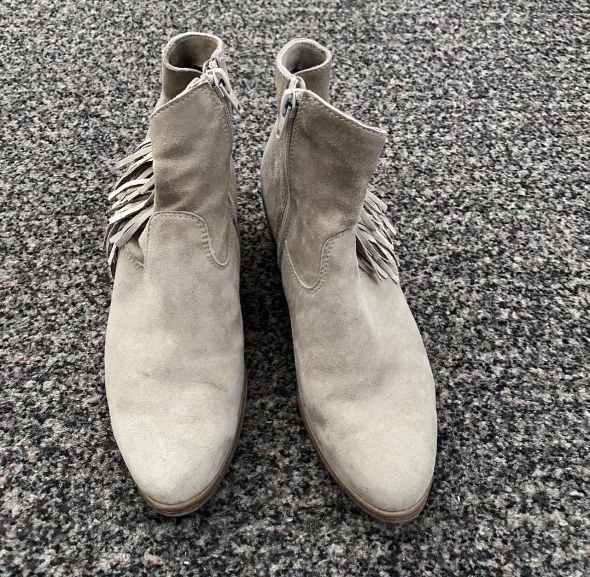 Scarpe da donna: Stiefeletten beige Fransen – Usato da Luzern venduto da ale_v5qn 1
