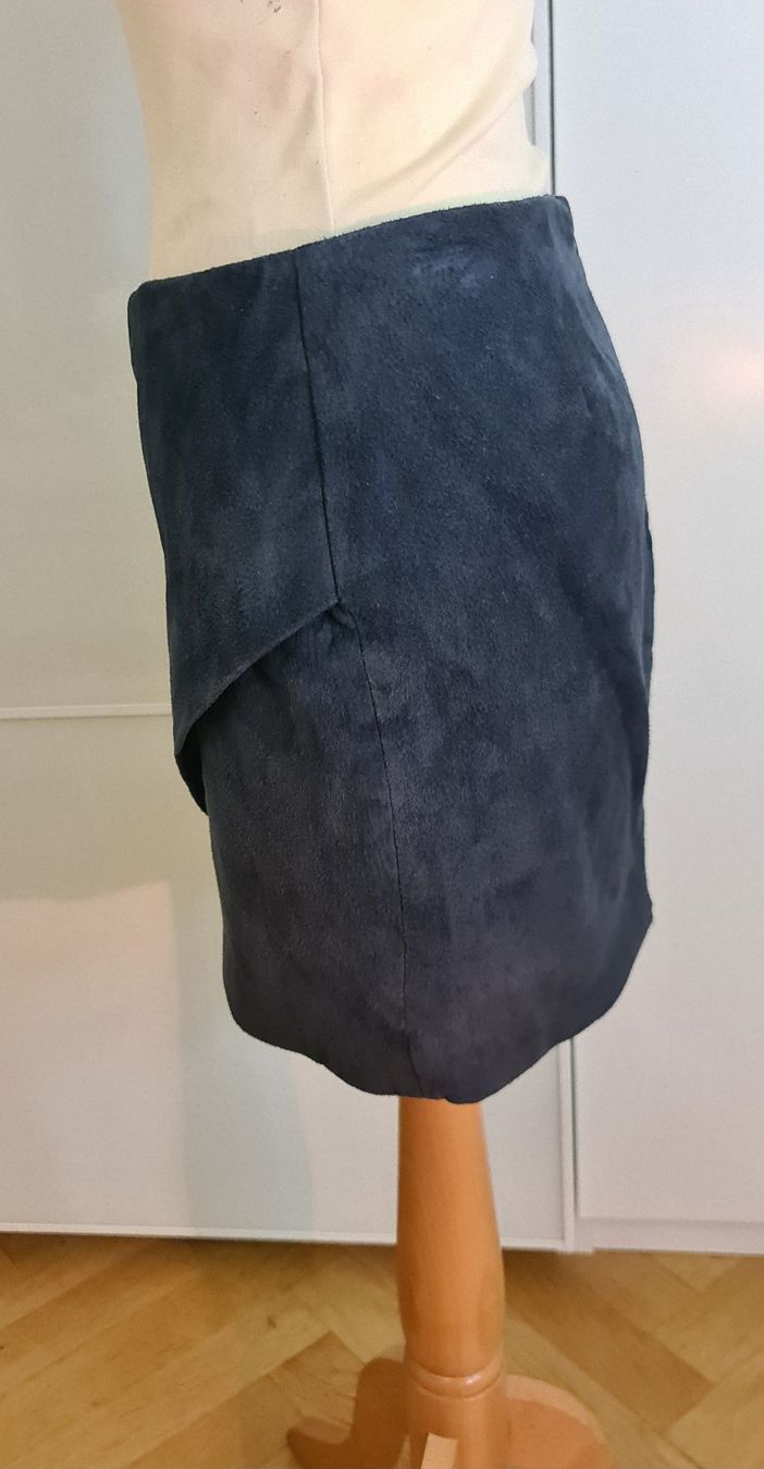 Mango Gonne: Jupe en cuir velours taille 34 Mango – Usato da Genève venduto da Saleena 2