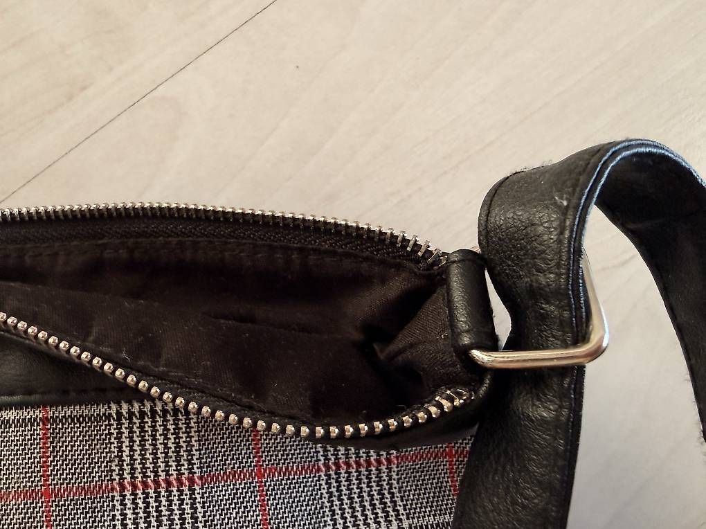 Sacs femmes: Kleine Handtasche kariert – D'occasion à Küsnacht ZH par Philipp_und_Nadine 3