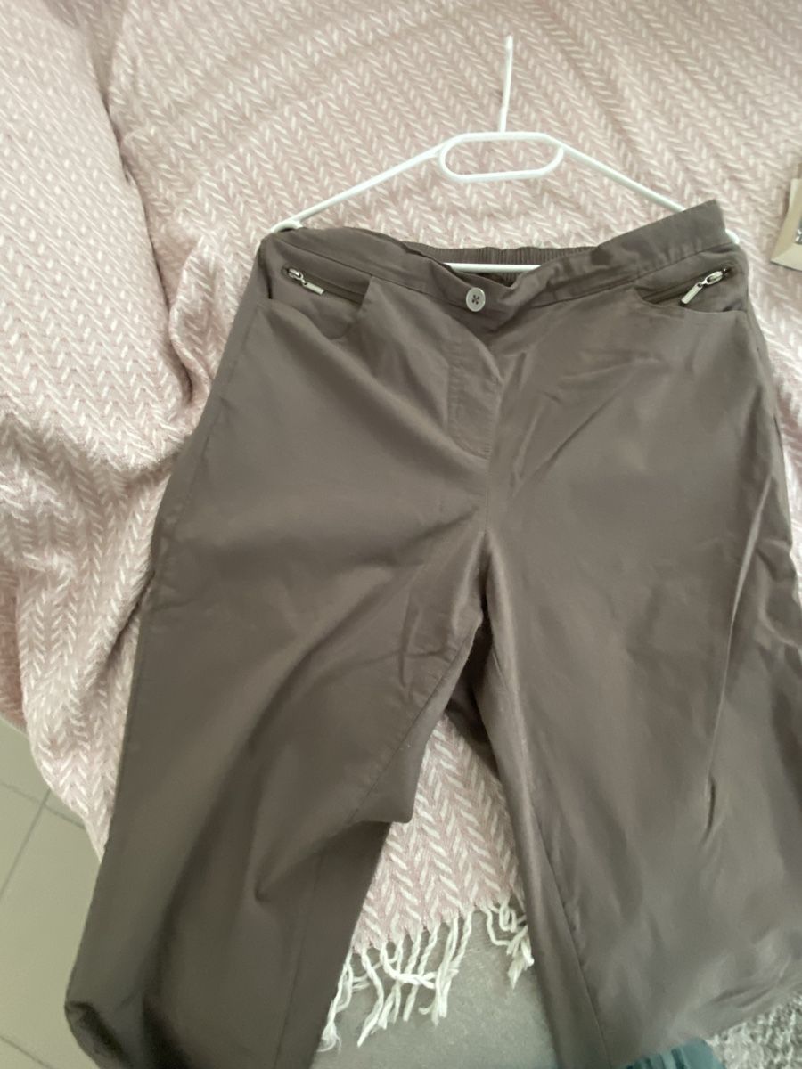 C&A Hosen: Hose oliv Gr 42 – Gebraucht aus Brugg AG von Honeybee6
