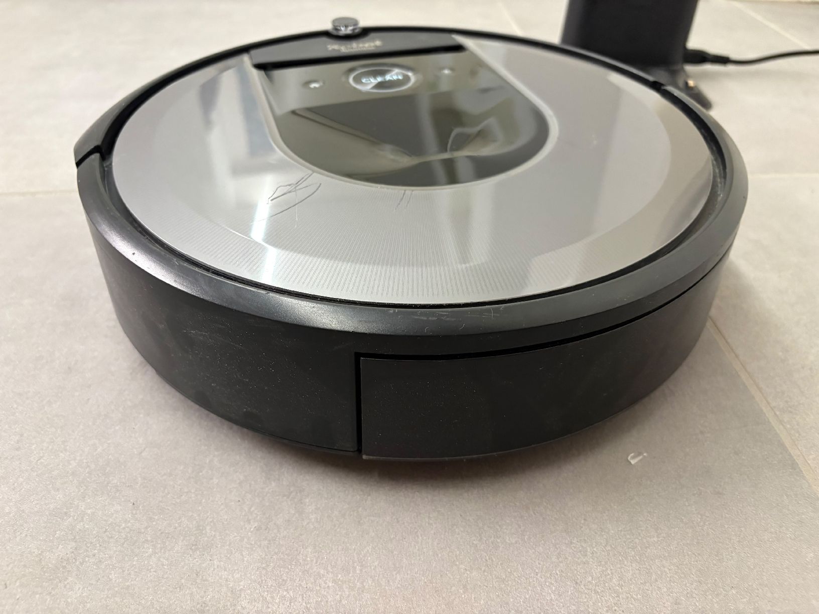 Irobot Staubsauger & Zubehör: Saugroboter iRobot Roomba gebraucht mit Ladestation – Gebraucht aus Braunau von AIB_Albastru 2