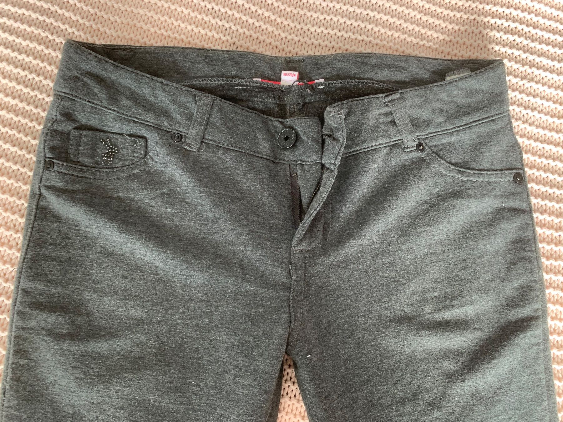 Tally Weijl Pantaloni: Pantalon slim legging gris – Usato da Montreux venduto da iizaa811 1
