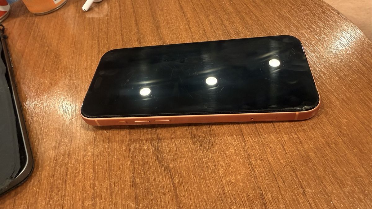 Apple Portables: Iphone 17 pro max - 256gb - orange – D'occasion à Aigle par DijonKadaj 2