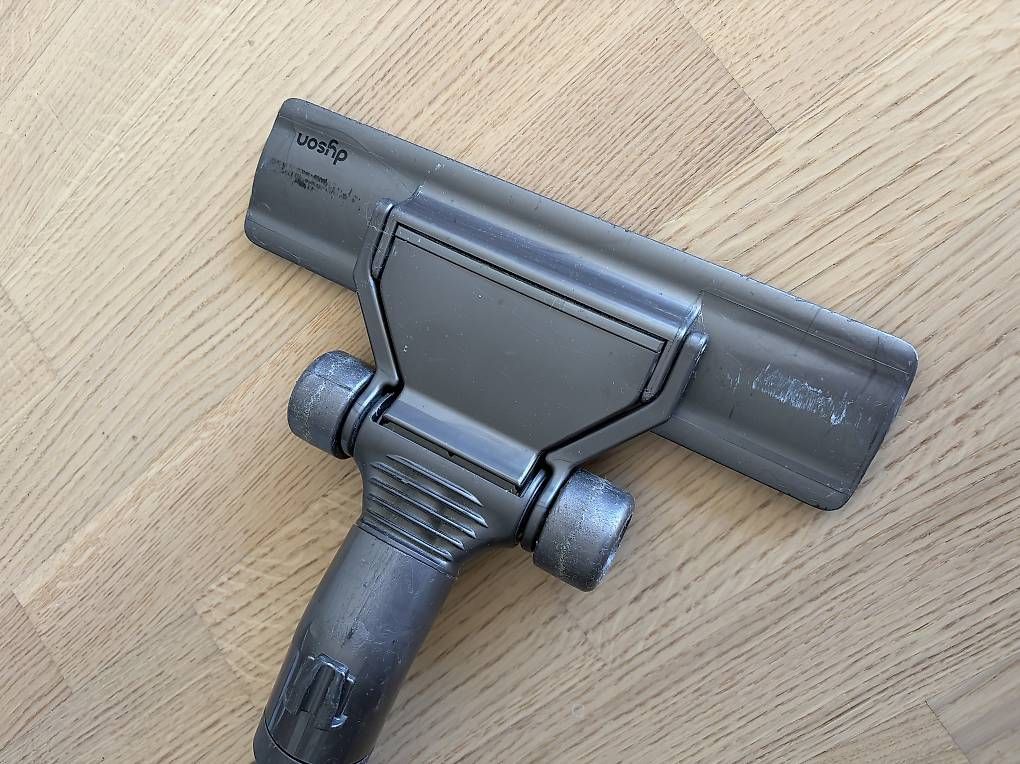 Dyson Staubsauger & Zubehör: Dyson flache Bürste mit Teleskoprohr – Gebraucht aus Dübendorf von laser_91 2