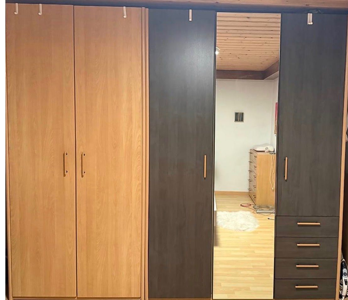 Armadi: KLEIDERSCHRANK ZU VERKAUFEN – Usato da Wangen SZ venduto da san_7nmv