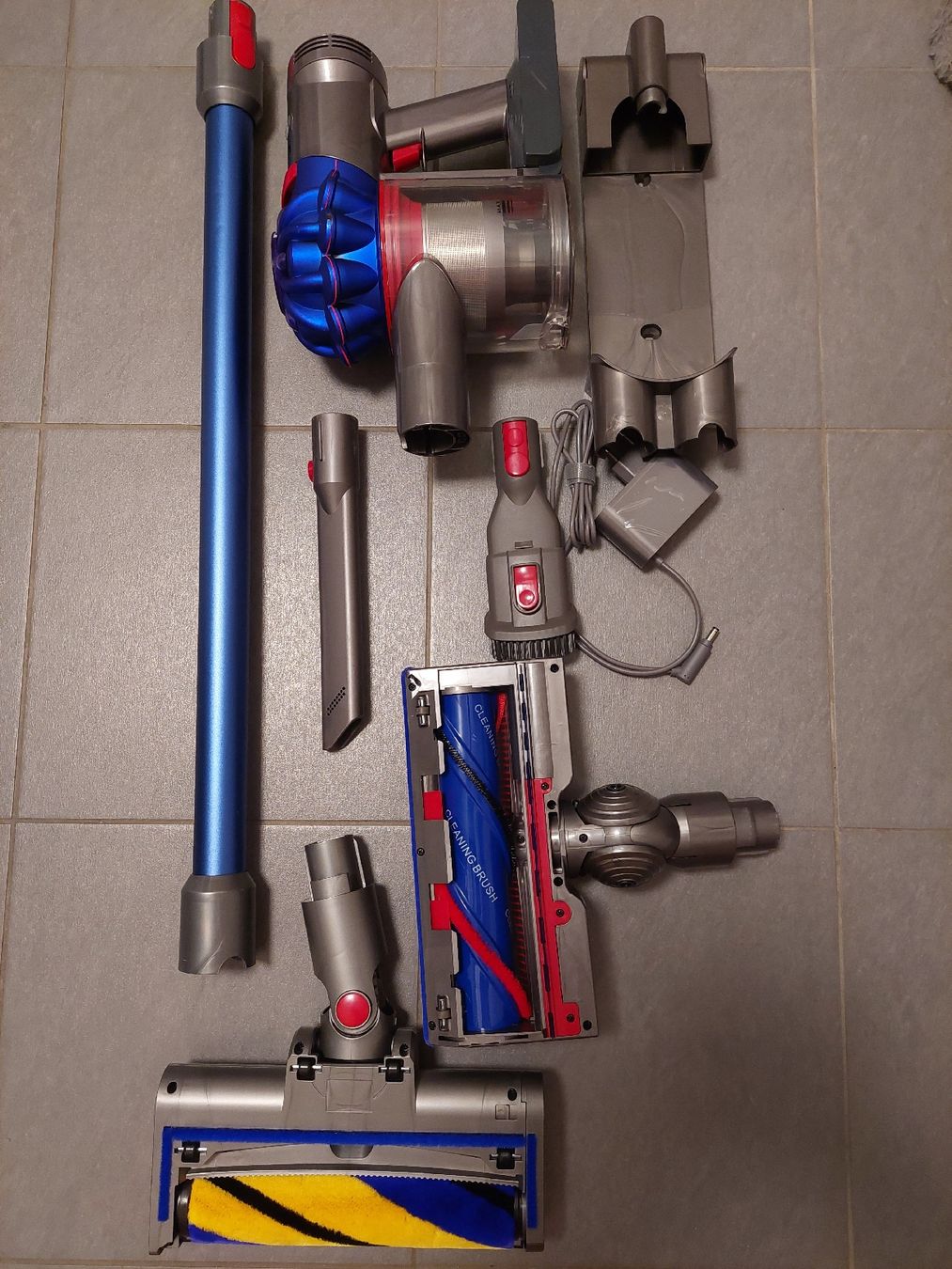 Dyson Aspirapolveri & Accessori: Aspirateur Dyson V7 – Usato da Meyrin venduto da aki_1971 2