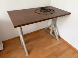 Verstellbarer Bürotisch