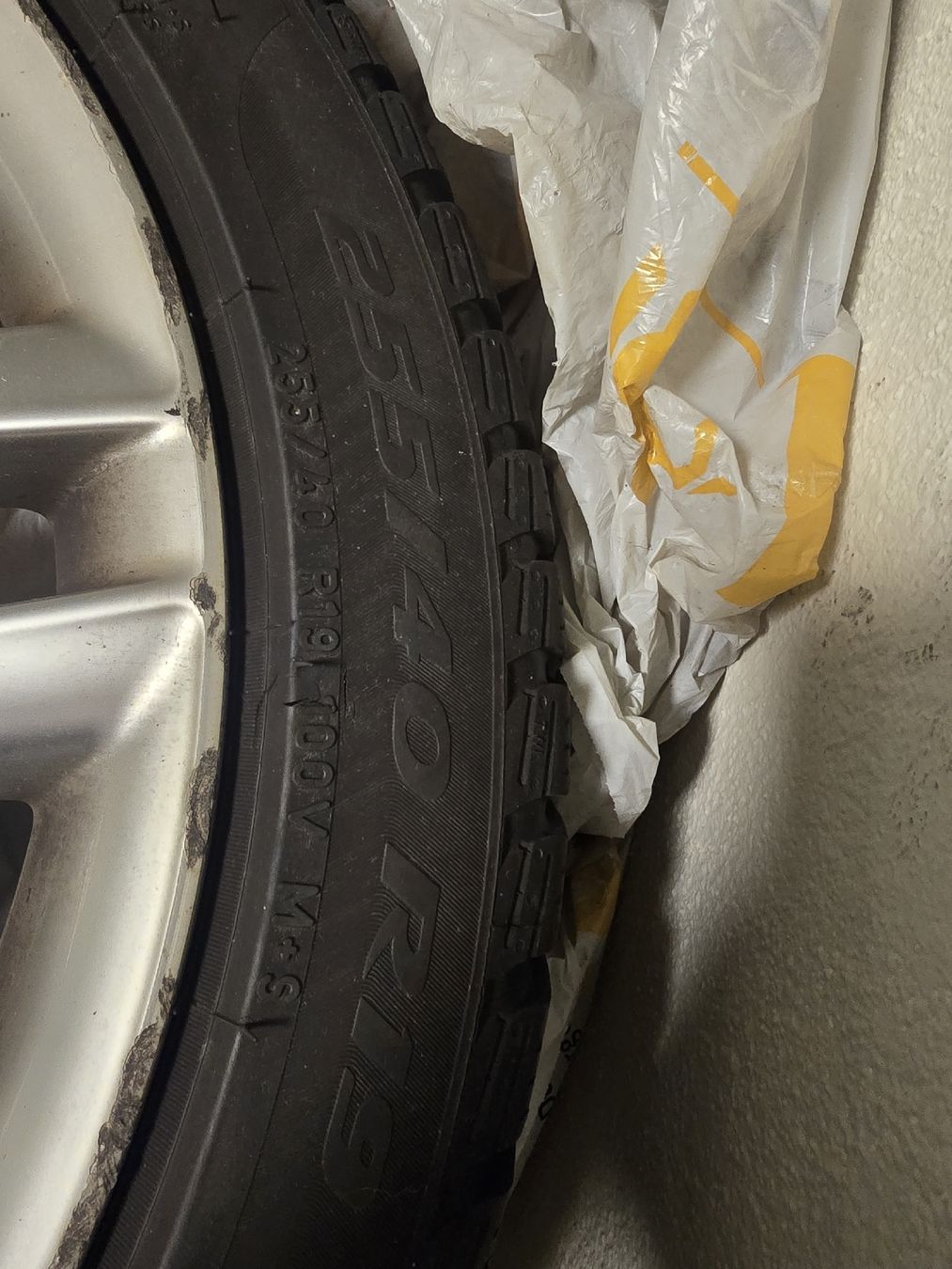 Audi Felgen: Audi 255/40 R19 Gut erhalten – Gebraucht aus Rorschach von vco_g9dm 5