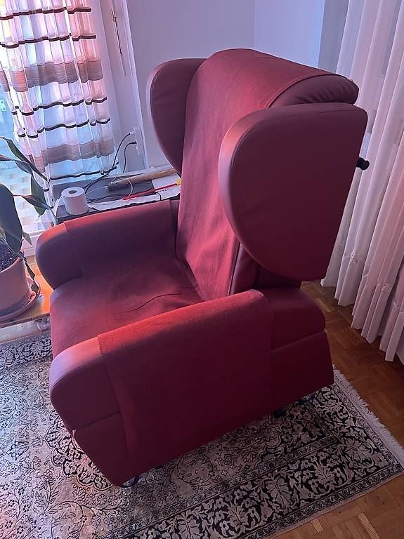 Poltrone: Poltrona alzapersone con rotelle . – Usato da Massagno venduto da lin_f6l5 4