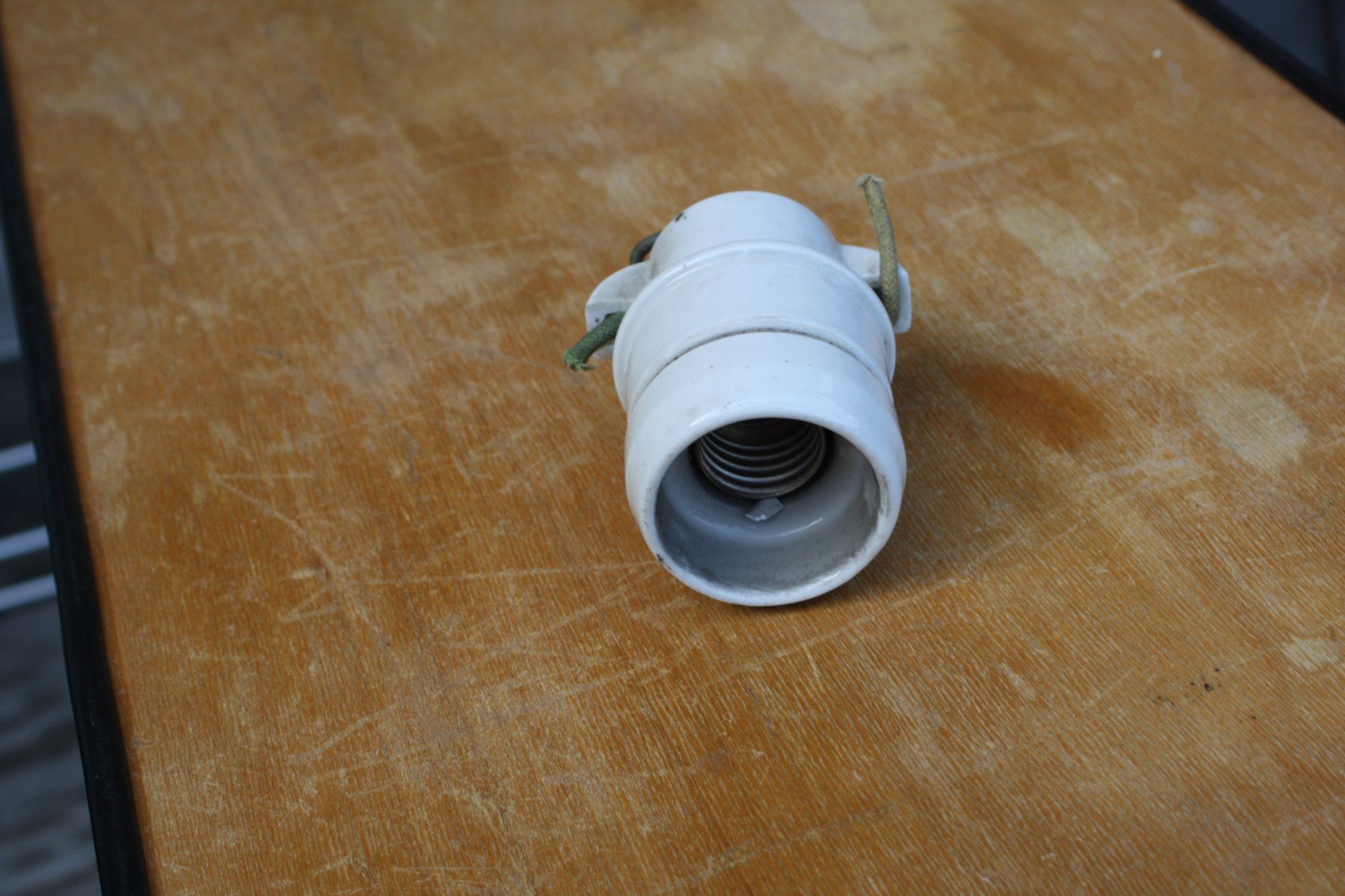 Lampade: ALTE LAMENFASSUNG STALLLAMPE – Usato da Wauwil venduto da Pneuedy 2
