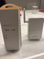 Netgear WiFi Range Extender EX7300 - Excellent Condition!