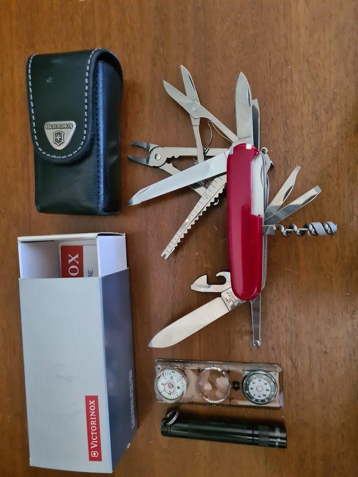 Victorinox Taschenmesser: Victorinox Swiss Champ Plus 1.8741 – Neu und originalverpackt aus Wetzikon ZH von Vimi 1
