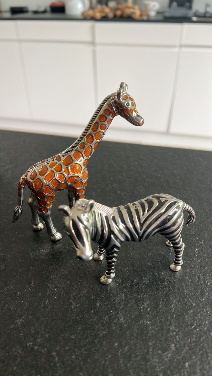 Set di piatti: Giraffe and Zebra Salz und Pfeffer  – Nuovo (secondo la descrizione) da Luzern venduto da TIsabel
