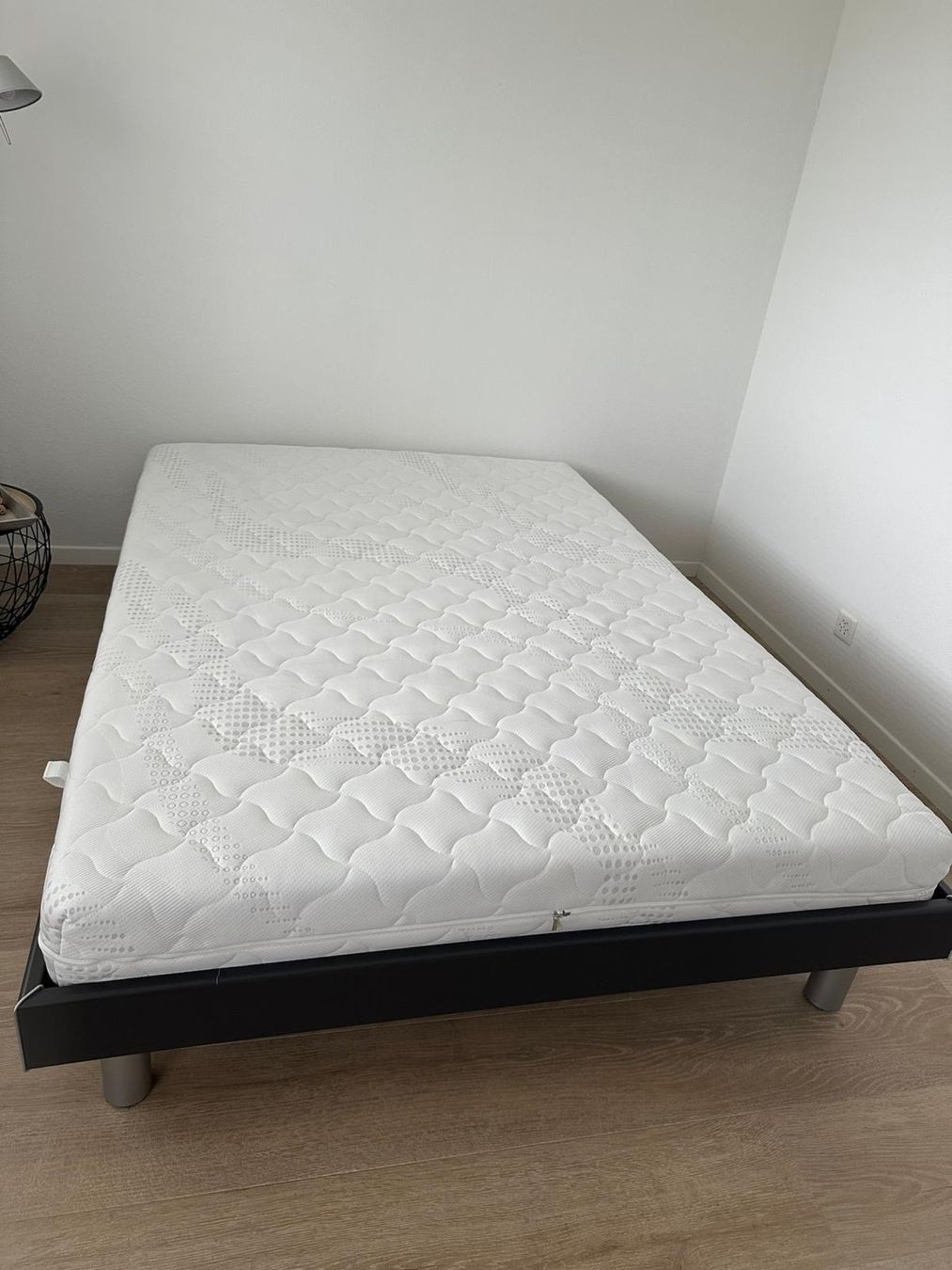 Letti: Einfaches und hochwertiges Bett – Usato da Zürich venduto da eli_yj7k