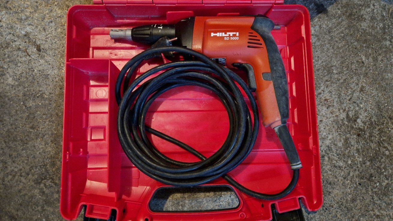 Hilti Trapani: Hilti SF5000 Trockenbauschrauber – Usato da Dielsdorf venduto da Textron 1