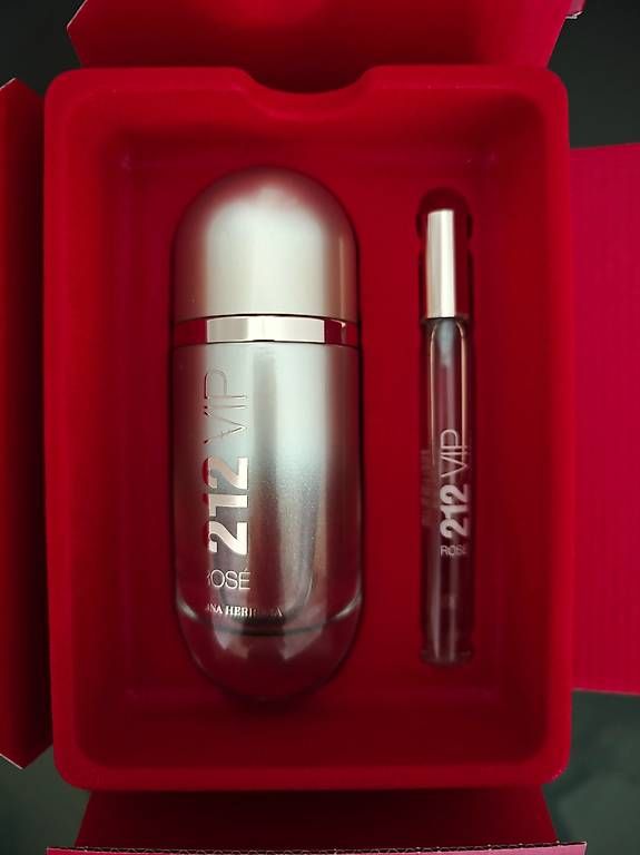 Profumi & Eau de Toilette: Carolina Herrera 212 VIP Rose 80+10ml – Usato da Zürich venduto da pre_t7fd 2