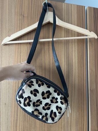 Echtleder Umhängetasche mit Animal Print