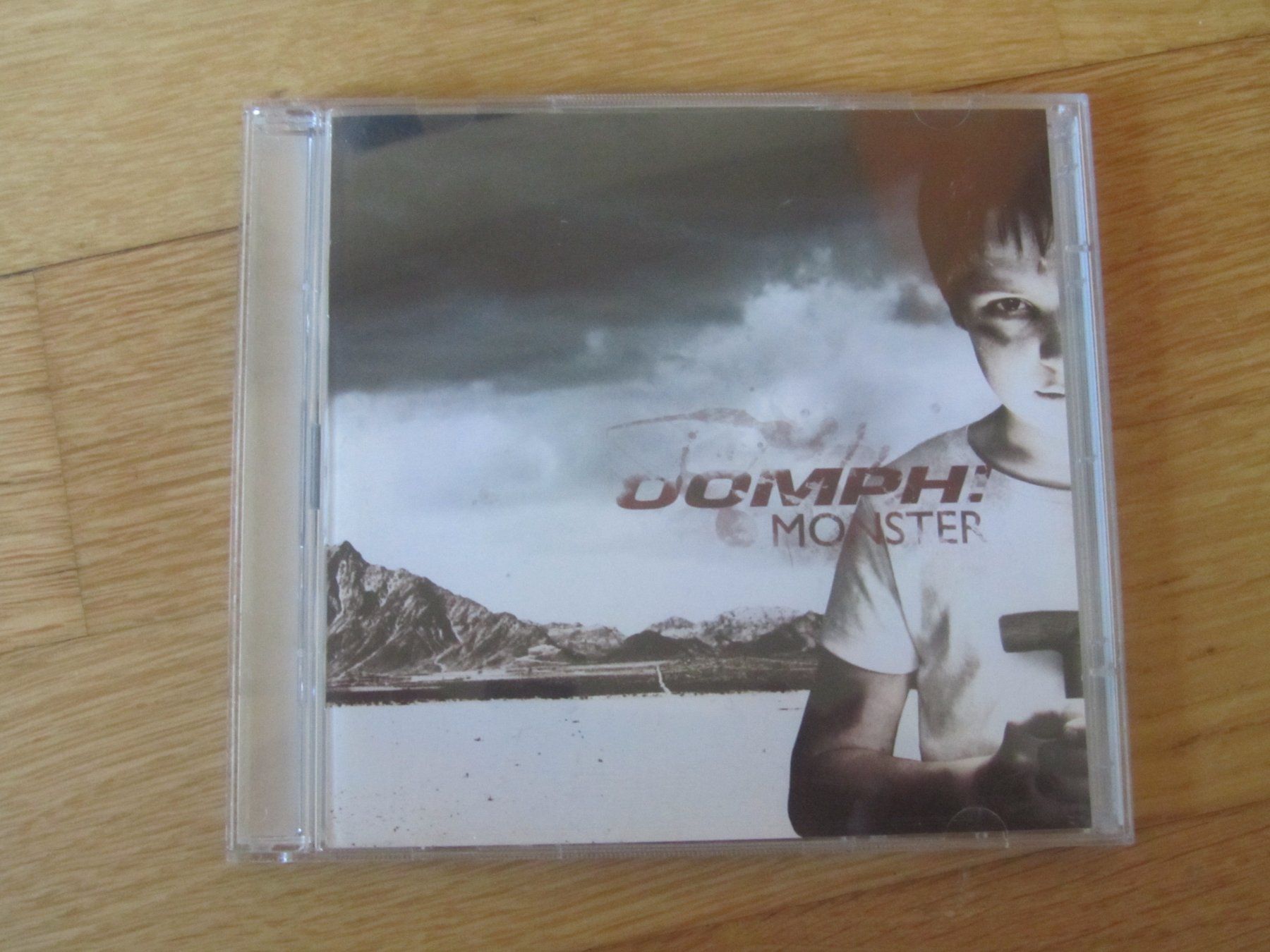 CD: OOMPH! MONSTER CD DVD guter Zustand – Usato da Seengen venduto da mikelele