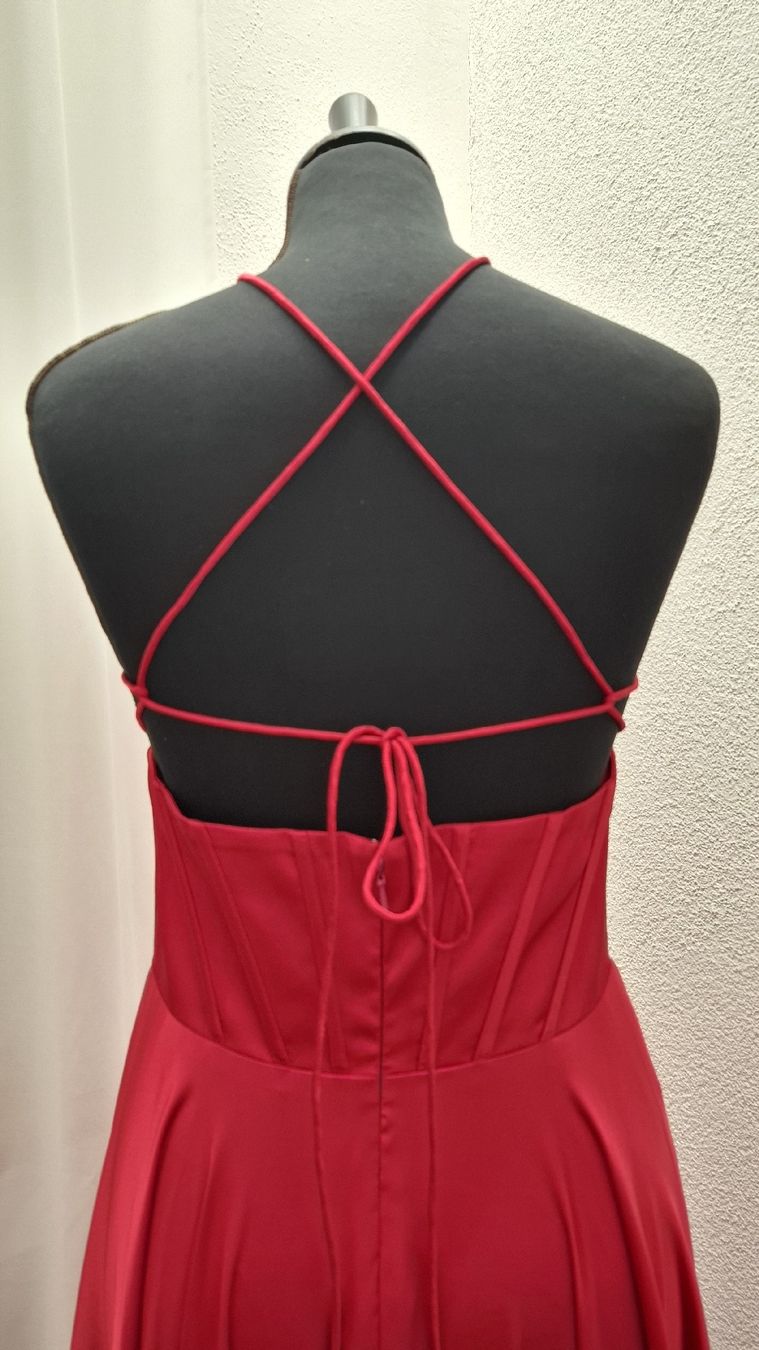 Kleider: Rotes Abendkleid – Neu (gemäss Beschreibung) aus Uster von VMT. 5